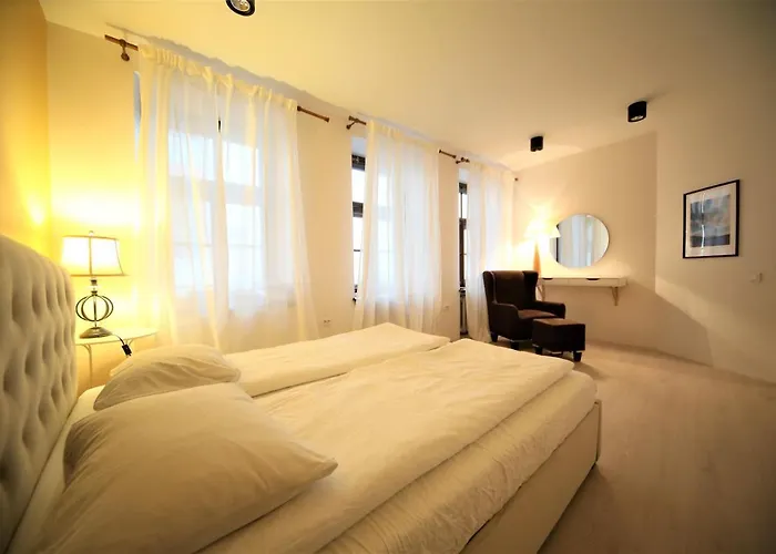 Dzīvoklis Old Town Apartments & *